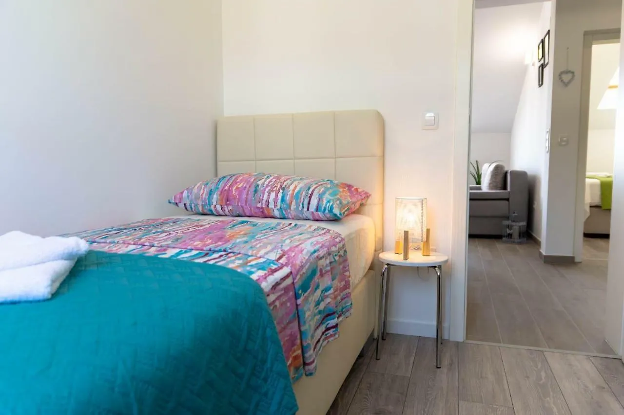 Apartamento Casteletti Kaštela 0*,